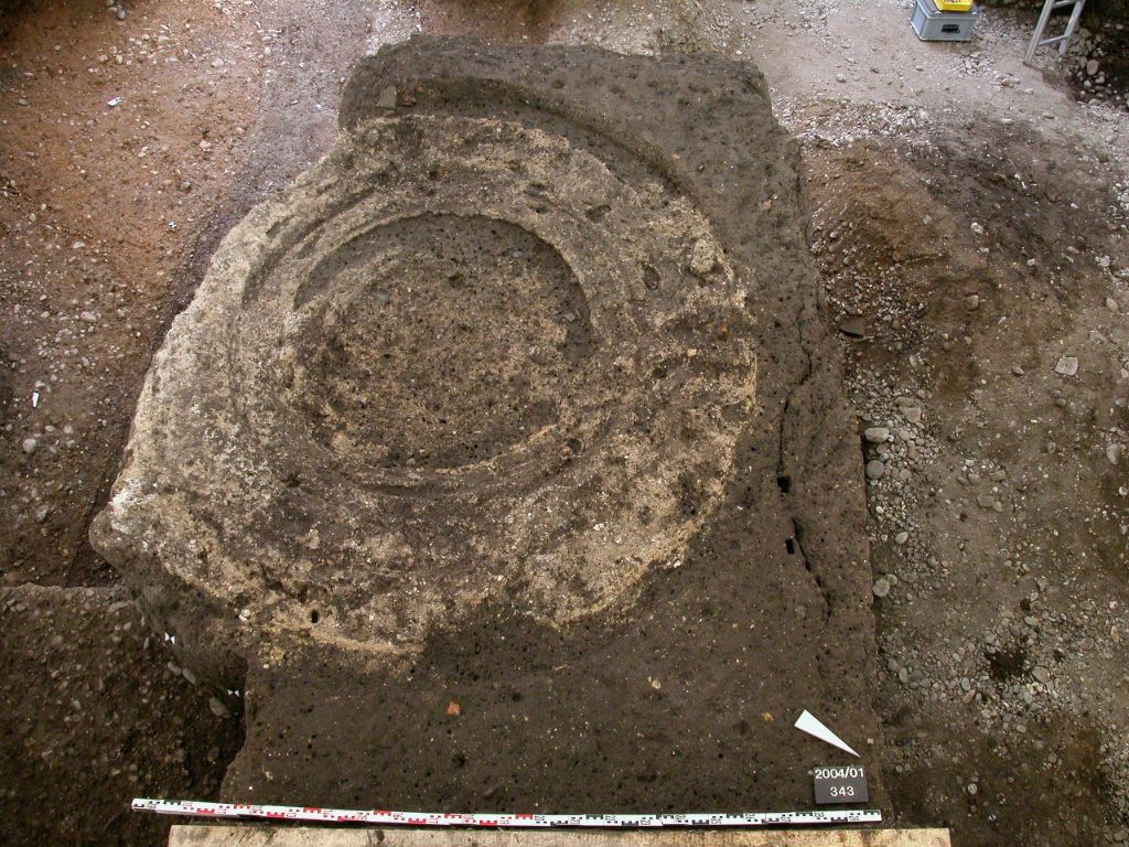 Reste des mittelalterlichen mechanischen Mörtelmischers